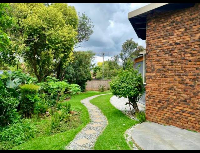 4 BEDROOM HOUSE FOR SALE IN WATERKLOOF GLEN